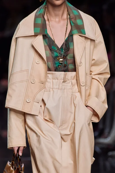 Look 61